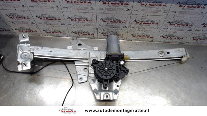 Gebruikte Raammechaniek 4Deurs rechts-voor Toyota Avensis O79550