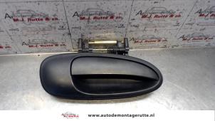 O81282 Gebruikte deurgreep 4deurs rechts-voor Toyota Avensis