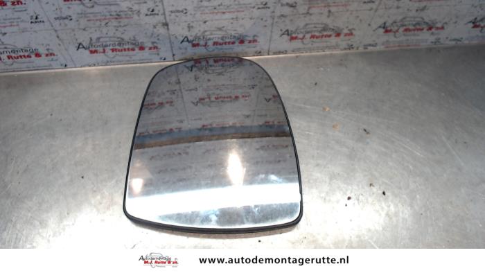 Spiegelglas rechts van een Opel Vivaro 1.9 DTI 16V 2003