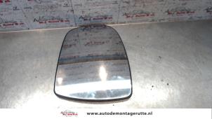Gebruikte Spiegelglas rechts Opel Vivaro 1.9 DTI 16V Prijs op aanvraag aangeboden door Autodemontage M.J. Rutte B.V.