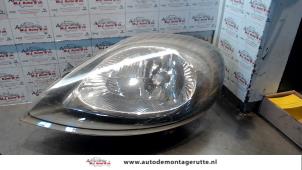 O72031 Gebruikte koplamp links Opel Vivaro