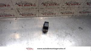 O108281 Gebruikte elektrisch raam schakelaar Toyota Corolla
