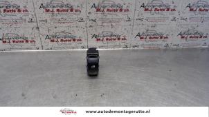 O107498 Gebruikte schakelaar elektrisch raam Hyundai Matrix