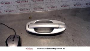 O89387 Gebruikte portiergreep 4deurs links-achter Hyundai Santafe