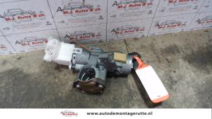 O114156 Gebruikte kontaktslot+sleutel Mazda 323F