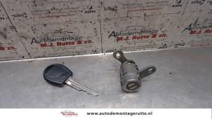 Gebruikte Cilinderslot Portier links Chevrolet Kalos (SF48) 1.2 Prijs op aanvraag aangeboden door Autodemontage M.J. Rutte B.V.