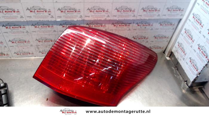 Gebruikte Achterlicht rechts Peugeot 407 O95527