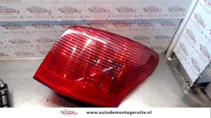 O95527 Gebruikte achterlicht rechts Peugeot 407