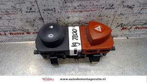 O104487 Gebruikte paniekverlichtings schakelaar Renault Scenic