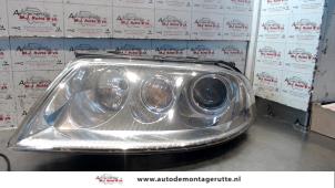 O72136 Gebruikte koplamp links Volkswagen Passat