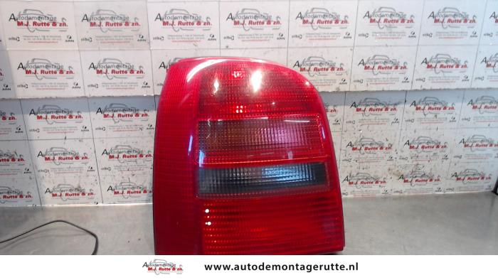 Gebruikte Achterlicht links Audi A4 O92528