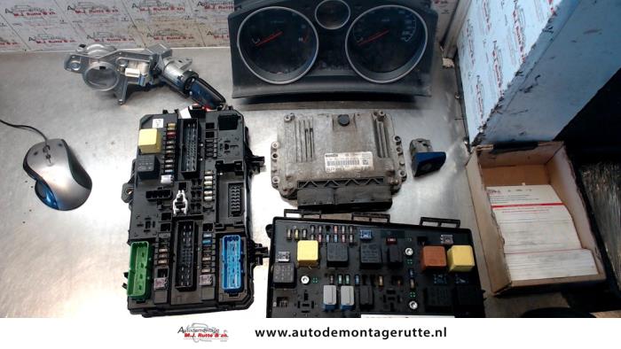 Gebruikte Slotenset Cilinder (compleet) Opel Zafira O82027