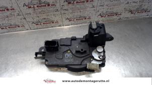 O83569 Gebruikte slotmechaniek portier 4deurs rechts-voor Opel Zafira