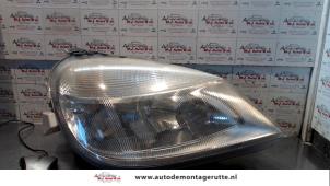 O73381 Gebruikte rechter koplamp Mercedes Vaneo