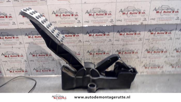Gebruikte Gaspedaal Mercedes B-Klasse O110300