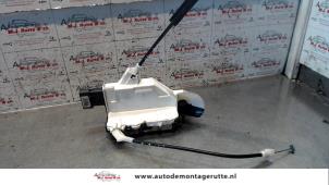 O82512 Gebruikte deurslot mechaniek 2deurs links Peugeot Partner