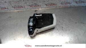 O83500 Gebruikte slotmechaniek portier 4deurs links-achter Toyota Yaris