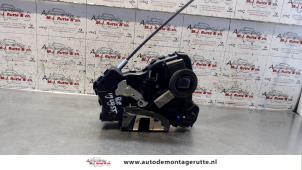 O82790 Gebruikte slotmechaniek portier 2deurs rechts Toyota Corolla