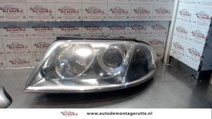 O72133 Gebruikte koplamp links Volkswagen Passat