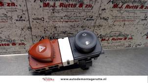 O104485 Gebruikte paniekverlichtings schakelaar Renault Scenic