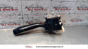 O102239 Gebruikte pinker schakelaar Toyota Landcruiser