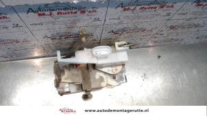 O83253 Gebruikte deurslot mechaniek 4deurs links-voor Toyota Avensis