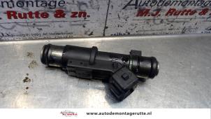 O121609 Gebruikte injector (benzine injectie) Peugeot 407