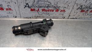 O121611 Gebruikte injector (benzine injectie) Peugeot 407