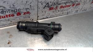 O121612 Gebruikte injector (benzine injectie) Peugeot 407