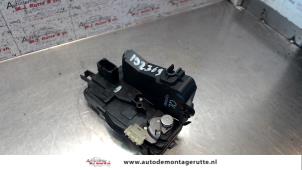 O83577 Gebruikte portierslot mechaniek 4deurs rechts-voor Opel Vectra
