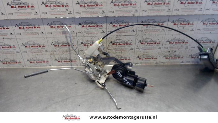 Gebruikte Slotmechaniek Portier 4Deurs rechts-voor Peugeot 107 O83740