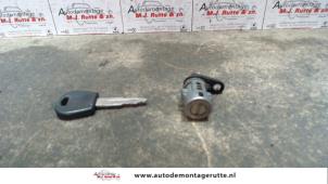 O81589 Gebruikte portierslot cilinder links Daewoo Lanos