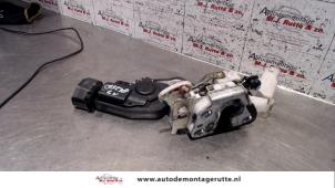 O83097 Gebruikte deurslot mechaniek 4deurs links-voor Citroen C1