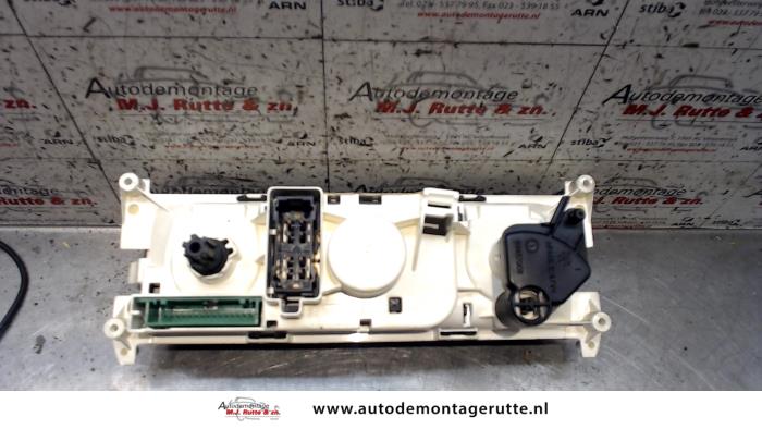 Chaufage Bedieningspaneel van een MINI Mini One/Cooper (R50) 1.6 16V Cooper 2002