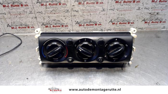 Chaufage Bedieningspaneel van een MINI Mini One/Cooper (R50) 1.6 16V Cooper 2002