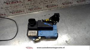 O83790 Gebruikte slotmechaniek portier 4deurs rechts-voor Volvo S60