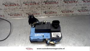 O132524 Gebruikte portierslot mechaniek 4deurs links-voor Volvo S60