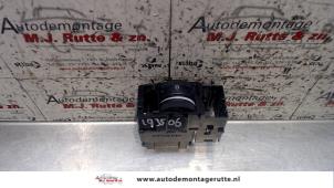 O98667 Gebruikte schakelaar koplamp ihv Seat Leon