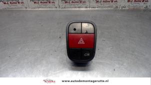 O104196 Gebruikte paniekverlichtings schakelaar Fiat Fiorino
