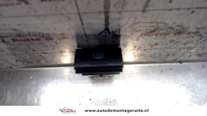 O106835 Gebruikte verwarmingsschakelaar achterruit Toyota Avensis