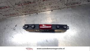 Gebruikte Schakelaar Paniekverlichting Alfa Romeo GT (937) 2.0 JTS 16V Prijs op aanvraag aangeboden door Autodemontage M.J. Rutte B.V.
