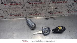 O114064 Gebruikte sleutel+contactslot Opel Agila