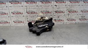 O83446 Gebruikte slotmechaniek portier 4deurs links-achter Mitsubishi Colt