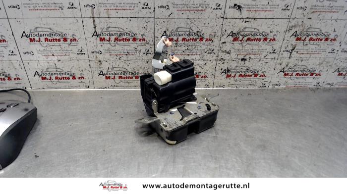 Achterklep Slotmechaniek van een Mitsubishi Colt (Z2/Z3) 1.3 16V 2004