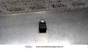O106059 Gebruikte spiegel schakelaar Mitsubishi Colt