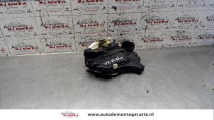 O84030 Gebruikte slotmechaniek portier 4deurs rechts-achter Mitsubishi Colt