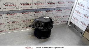 O129696 Gebruikte chaufage ventilatiemotor Opel Vivaro