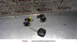 O81960 Gebruikte cilinderslot portier rechts Daihatsu Cuore