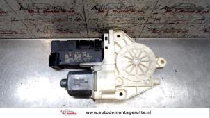 O90226 Gebruikte portierruitmotor Peugeot 407