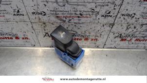 Gebruikte Ruit schakelaar elektrisch Iveco New Daily III 35S12V Prijs op aanvraag aangeboden door Autodemontage M.J. Rutte B.V.